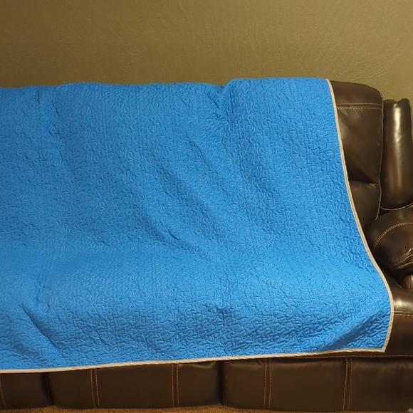 Twin 58x86 Inch Elegant Blue and Gray Mandala Quilt - Picture 6 of 10